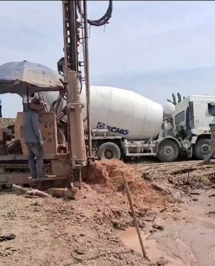 明光岩石井施工